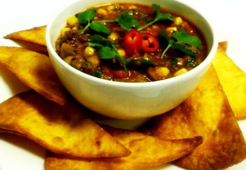 Мексиканский суп «Чили Кон-Карне» с лепешками