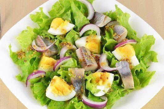 Салат из селедки и яиц